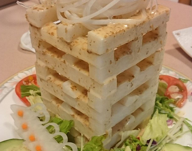 好浮誇《疊疊樂蘿蔔沙拉》只好先跟朋友玩一局再開動(誤)