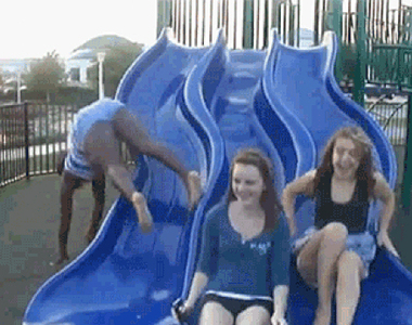 《很有事溜滑梯》看這些人溜～起來感覺好痛啊～～