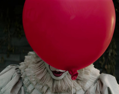 新版《靈異魔咒》最恐怖小丑 帶著紅色氣球悄悄的來了...