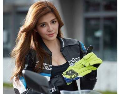 《飆酷車神吳采臻》小七集點廣告女主角正翻啦❤