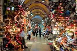 超美的伊斯坦堡《大巴扎 琉璃燈集市》充滿色彩的商店人覺得超夢幻