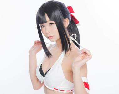 《巫女服泳衣》將神聖的巫女服變成性感大膽的比基尼泳裝