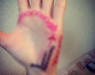 閱覽注意《身體刺繡》針線縫皮膚的痛痛流行在社群網站上擴散...