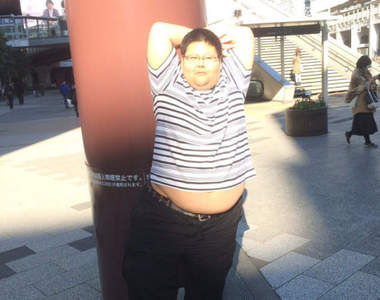 宅宅慶跨年《上街模仿JOJO站姿》吸引眾多網友朝聖……