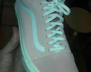 顏色大戰又來了《這雙鞋子是粉白色還是灰綠色》每個人看到真的都不一樣欸....