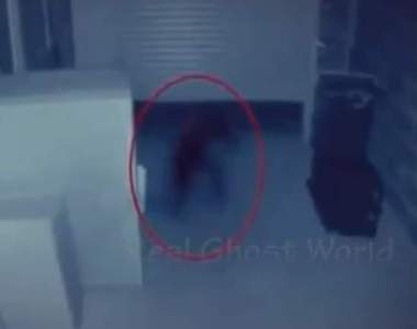 《2017恐怖鬼影片》監視器拍到那黑黑的一團系蝦毀勒？