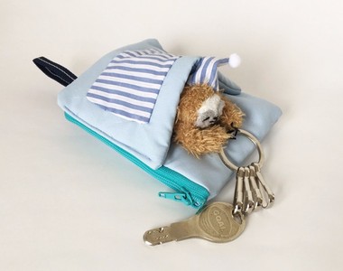 《不想離開被窩的樹懶》超可愛鑰匙圈體現大家賴床的心情