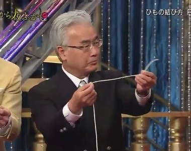 繩結專家教學《不會糾成一團的耳機收納法》網友吐槽反而更麻煩……