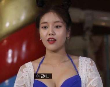 隱藏的好身材《AOA惠晶穿泳衣》雙丸子+泳衣才是定番