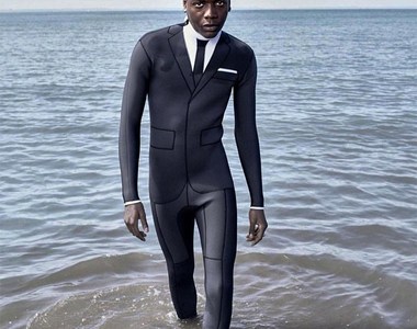 《西裝衝浪服》讓你在海上也帥到有Freestyle~