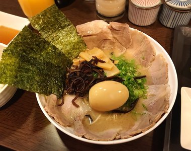 《日本拉麵吃到飽》只要980日圓就能拉麵、配料隨你吃的話題新店