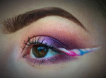 《獨角獸眼妝》夢幻色調誇張又耀眼
