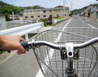 《可惡想舔》日本單車癡漢向陌生女子表示我想要...