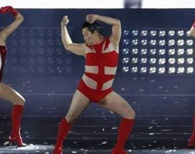 《無法理解的名人時尚》到底是我們不懂前衛還是前衛不好懂？