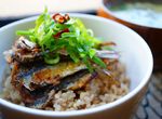 簡單美食《沙丁魚丼》好吃到可以殺死男人的丼飯!? 簡單美食《沙丁魚丼》好吃到可以殺死男人的丼飯!?