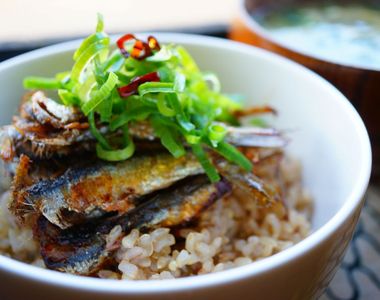 簡單美食《沙丁魚丼》好吃到可以殺死男人的丼飯！？