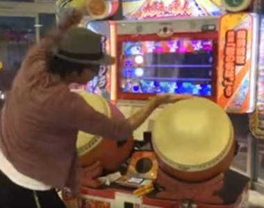 真強者挑戰《太鼓達人跳戀舞》原來這首歌要這樣風騷操作才對啊…