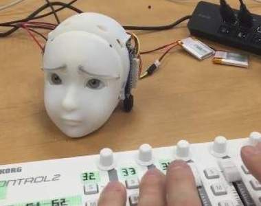 《會皺眉的機器人表情》現在完成度就這麼高那接下來還得了