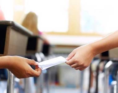 老師沒收的《課堂上紙條內容》結果上面寫著我懷孕了...