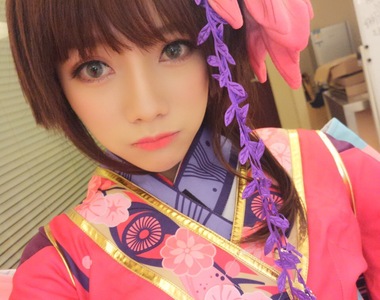 可愛的Cosplay玩家《夭妖Saki》要成熟感風格也不是問題