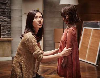 韓版紅衣小女孩《仿聲靈》聽到熟悉的親人聲別回頭