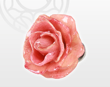 超水嫩《少女革命》用真正的玫瑰花加工製成的薔薇胸針