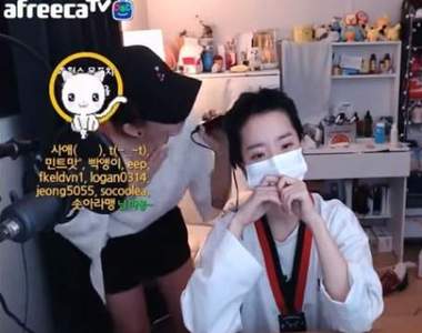 說到做到《賭輸了在直播中剃頭》正妹實況主就這樣變成硬漢了(￣▽￣)