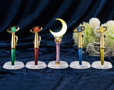 根本買不完《美少女戰士變身筆套組》這次還會發光喔