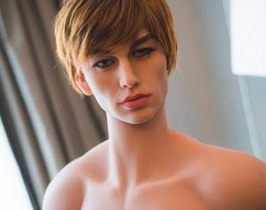 《很像小賈斯汀的性愛娃娃》專業師父巧手打造的精緻床伴