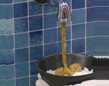 《納豆水龍頭》衝擊的洩出畫面讓人食慾大減啦XD