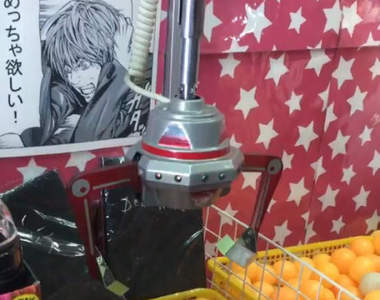 《夾娃娃機的奇蹟瞬間》究竟這樣能不能拿到獎品呢？(((^艸^)))