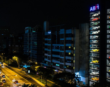 《名車自動販賣機》投錢後車子會"咚"一聲掉下來嗎?