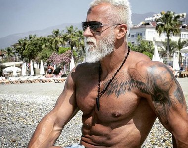 就是要當銀狐《波蘭筋肉老爹》原來真實年齡才35歲？