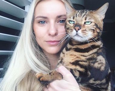 不願意好好配合《拒絕拍照的貓》喵星人其實一臉厭惡也是一大萌點啦