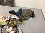 東京造形大學《美大生的藝術睡姿》為了藝術季自己要先成為藝術(誤) 東京造形大學《美大生的藝術睡姿》為了藝術季自己要先成為藝術(誤)