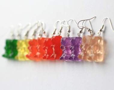 《引發爭議的小熊軟糖耳環》超逼真成品卻在收到後意外發現......