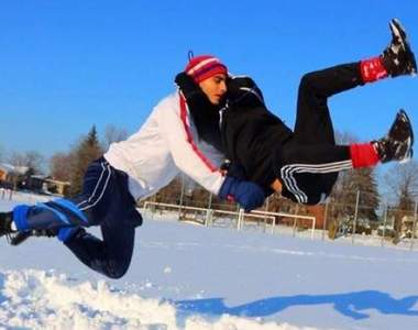 《雙胞胎RKO》帥哥兄弟主持的HaroonTV摔角頻道