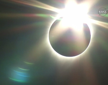 深夜話題《百年一遇日全蝕》全美國都沸騰了