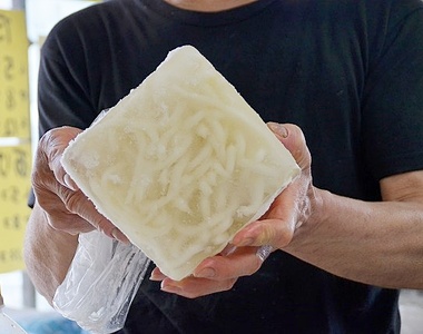 烏龍麵冰塊直接刨成的《烏龍麵剉冰》不虧是香川縣民才有的發想啊ww