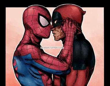 《「死侍」萊恩雷諾斯激吻「蜘蛛人」》Spideypool金球獎曬恩愛全球瘋狂