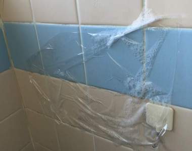 新年大掃除《浴室磁磚發霉對策》讓去霉劑效果發揮極致只要多這一個步驟...