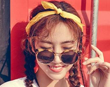 極簡單《方巾變髮帶》不想戴時取下來圍在脖上剛剛好