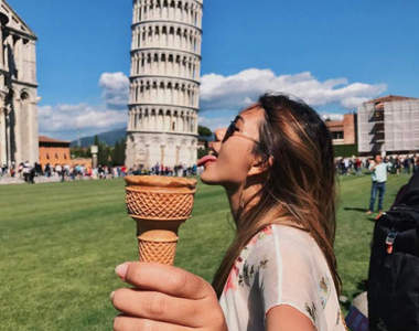 《比薩斜塔的最新拍法》舌頭跟著伸出來就對惹ww（嗯？）