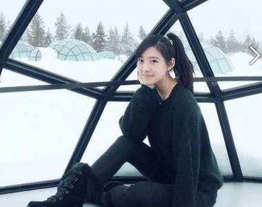 《冰屋酒店拍照的正妹》看不到極光能近距離欣賞Lily Mo也滿足了