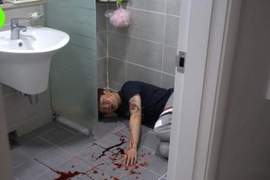 《裝死給媽媽跟奶奶看的差別》果然親生的下手特別狠