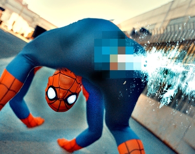 《如果蜘蛛人是從屁股吐絲》總覺得畫面看起來髒髒的...