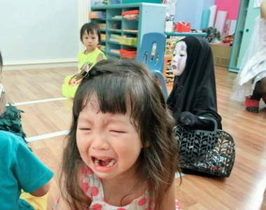 一定會嚇到同學的《幼稚園無臉男》過了一年最關心的是他們...