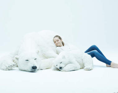 驚人要價1340萬日幣《逼真白熊親子藝術品》毛都是一根一根種上去的...