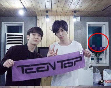 好可怕系列《韓星拍到的靈異照片》曾經拍到阿飄是要發了嗎...