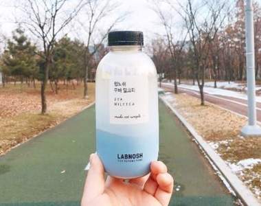 韓妞人手一瓶胖胖瓶《LABNOSH代餐飲品》能優雅瘦身這點就是受歡迎的主因啦！